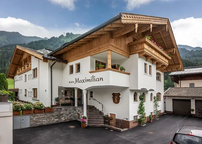 Отель Maximilian